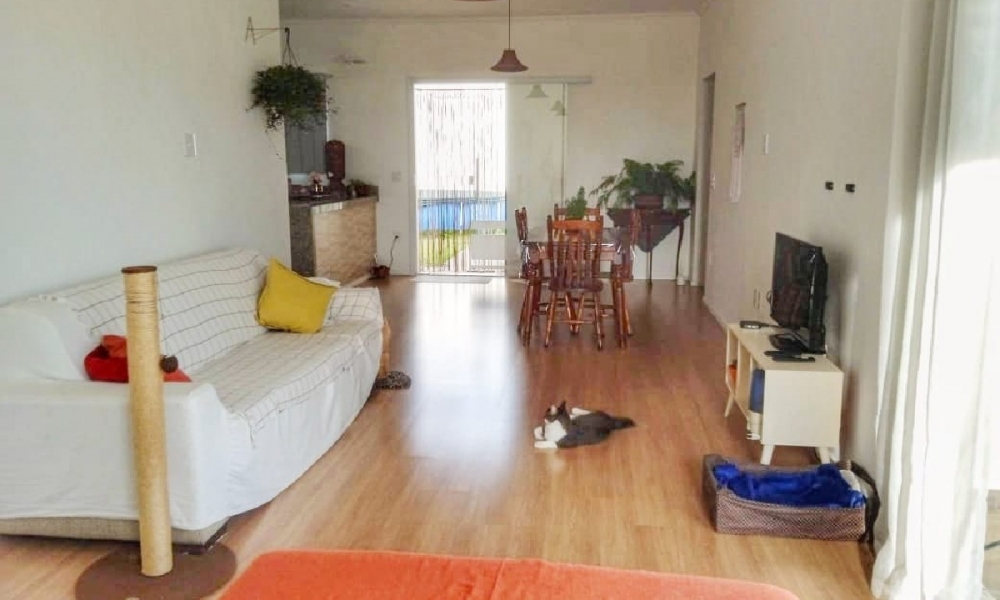 Vende-se casa em Serra Negra