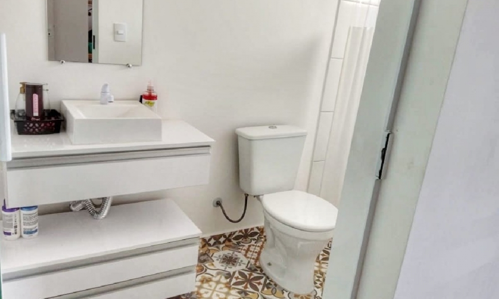 Vende-se casa em Serra Negra