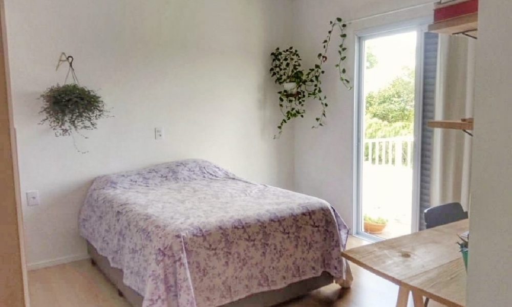 Vende-se casa em Serra Negra