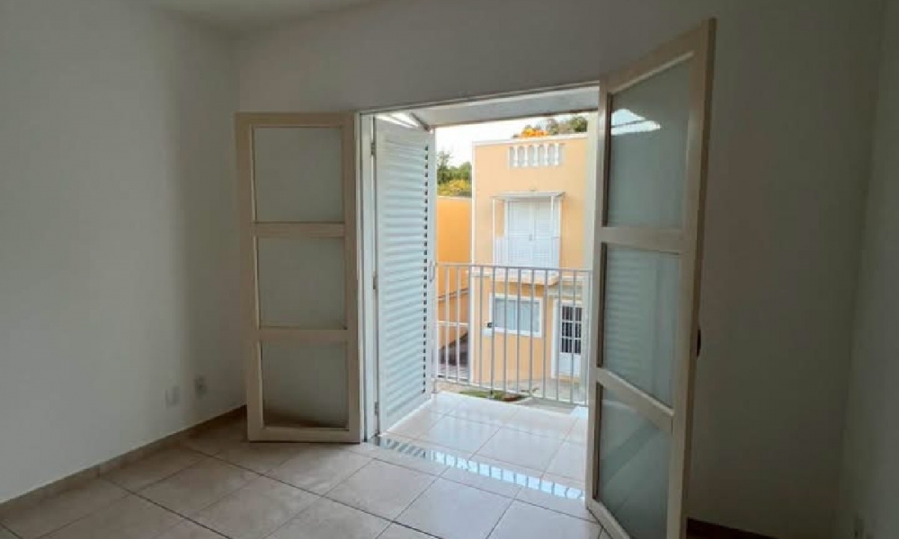 Casa em condomínio 