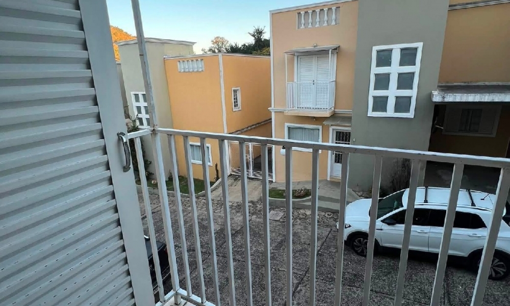 Casa em condomínio 
