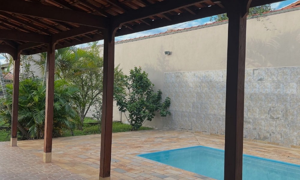 Casa com piscina 