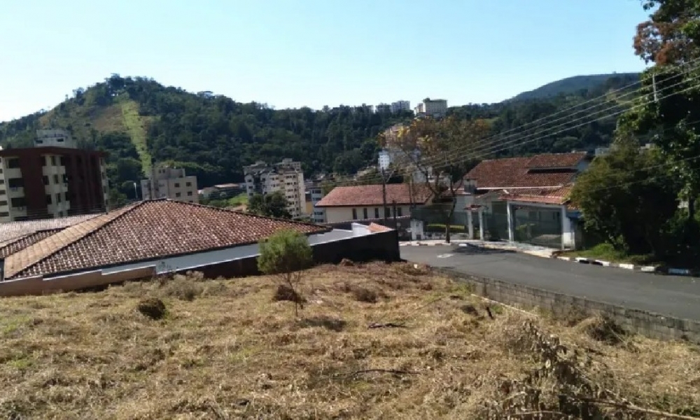 Terreno 401m² à venda no Jardim Estância Suíça - Serra Negra 