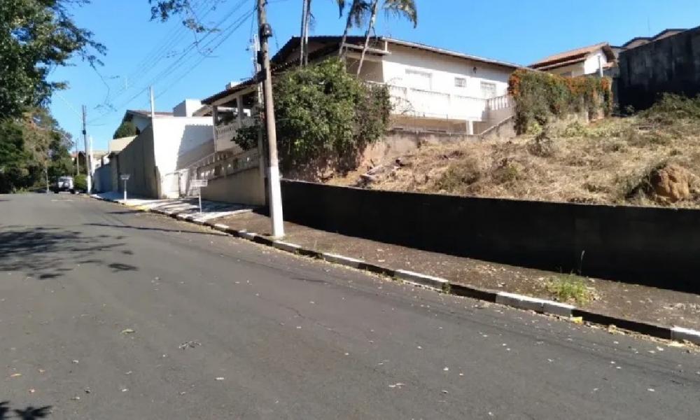 Terreno 401m² à venda no Jardim Estância Suíça - Serra Negra 