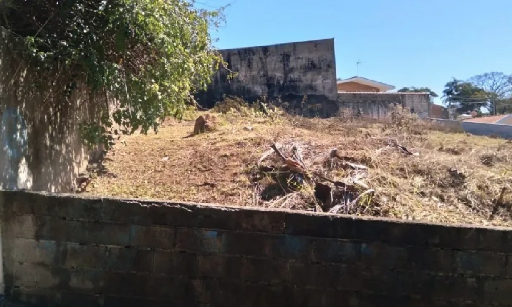 Terreno 401m² à venda no Jardim Estância Suíça - Serra Negra 