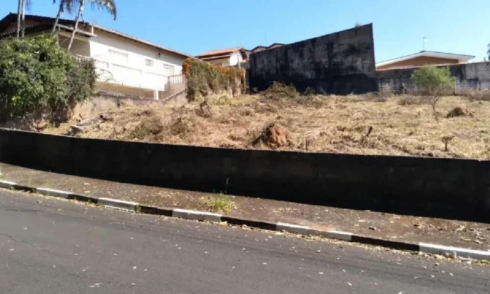 Terreno 401m² à venda no Jardim Estância Suíça - Serra Negra 
