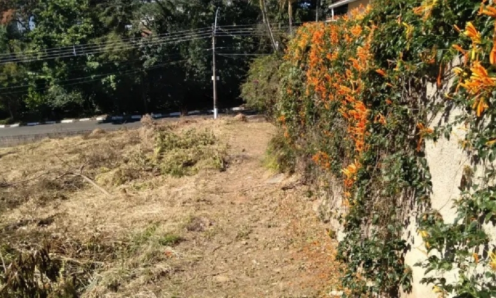 Terreno 401m² à venda no Jardim Estância Suíça - Serra Negra 