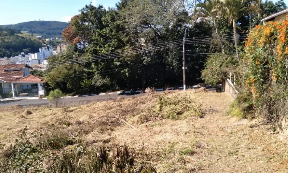 Terreno 401m² à venda no Jardim Estância Suíça - Serra Negra 