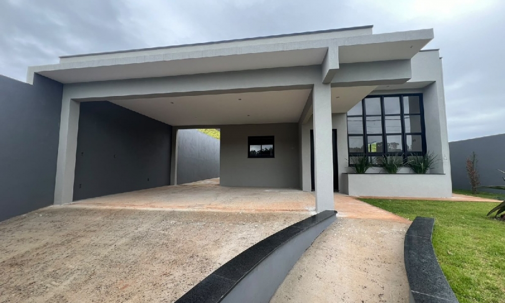Casa Moderna à Venda no Residencial Arvoredo em Serra Negra