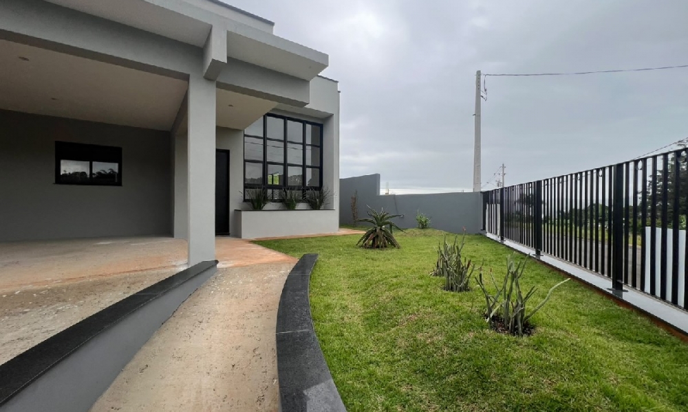 Casa Moderna à Venda no Residencial Arvoredo em Serra Negra