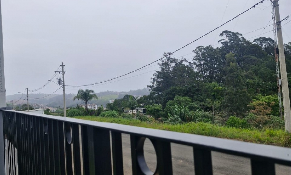 Casa Moderna à Venda no Residencial Arvoredo em Serra Negra