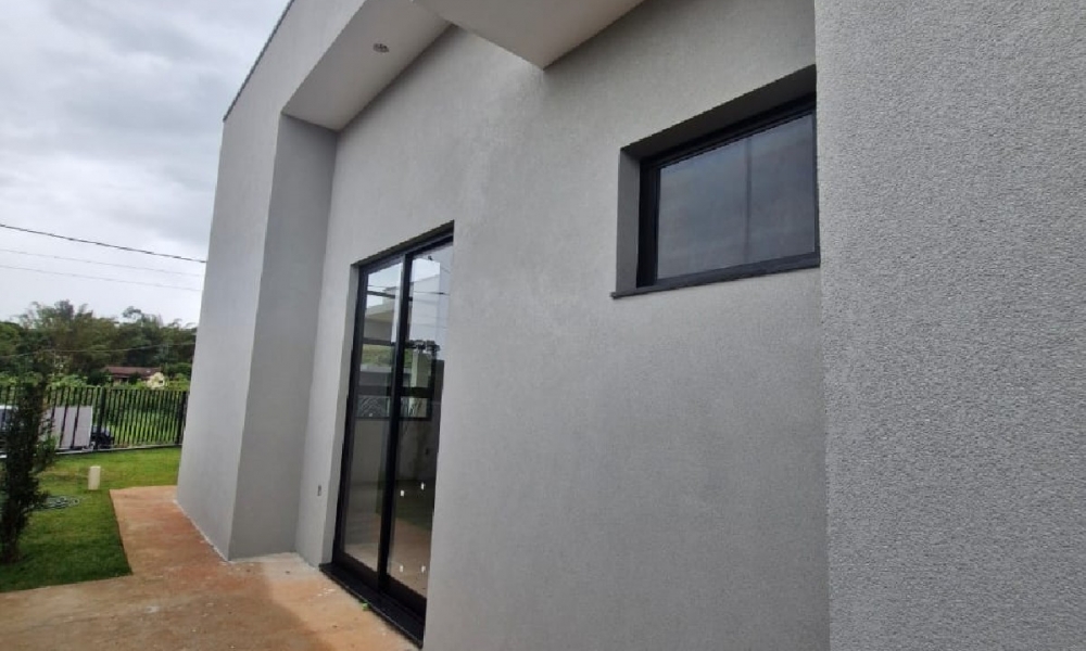Casa Moderna à Venda no Residencial Arvoredo em Serra Negra
