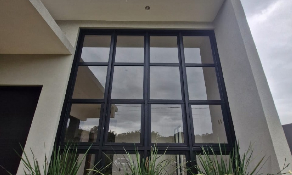 Casa Moderna à Venda no Residencial Arvoredo em Serra Negra